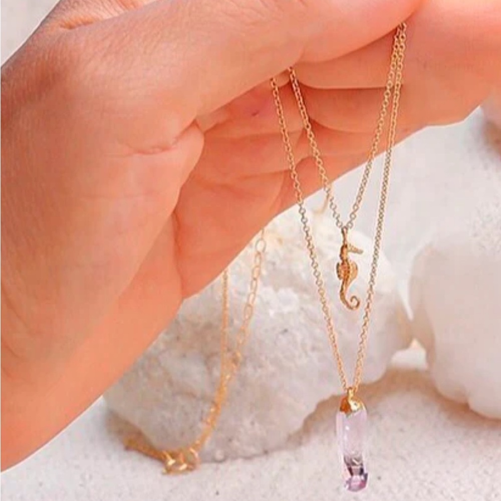Elegant Gold and Purple Pendant Necklace